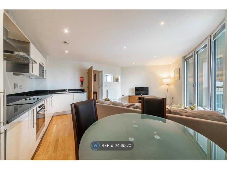 Property photo 3 of 4 Living Room