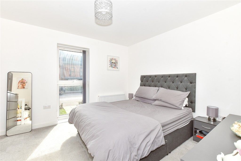 Property photo 2 of 4 Bedroom