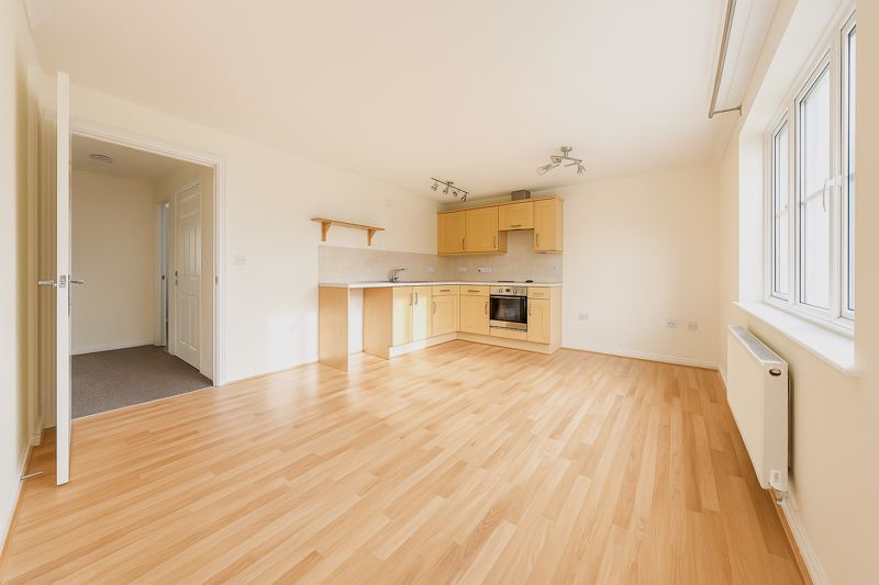 Property photo 3 of 8 Kitchen/Lounge