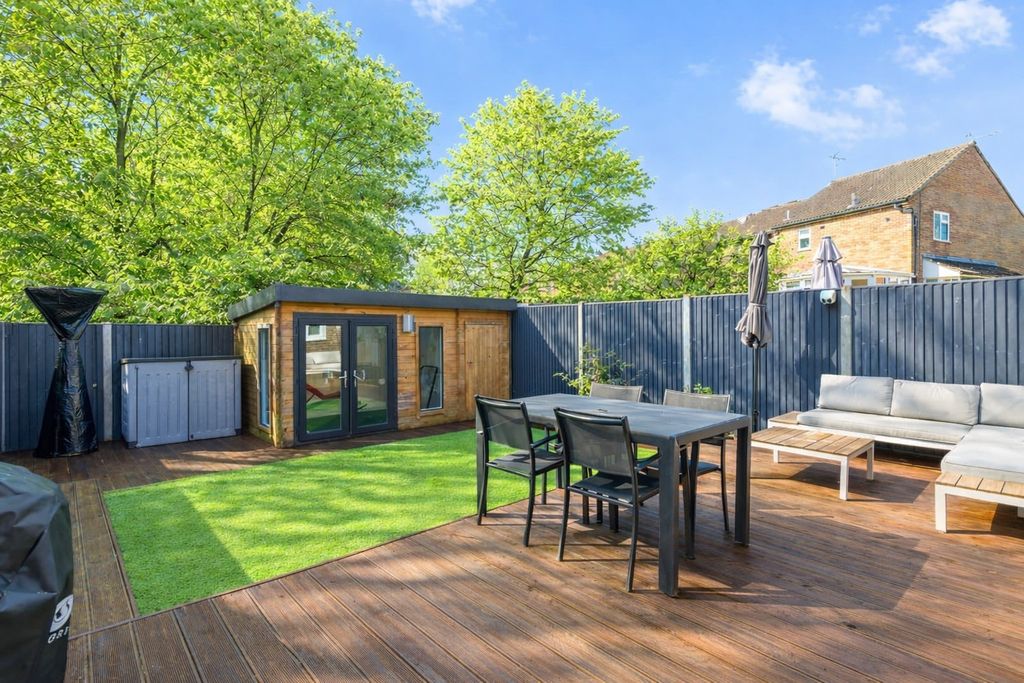 Property photo 1 of 18 Superb Garden Backing Onto Woods