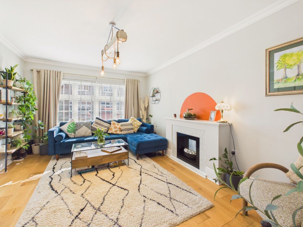 Property photo 2 of 18 5520444