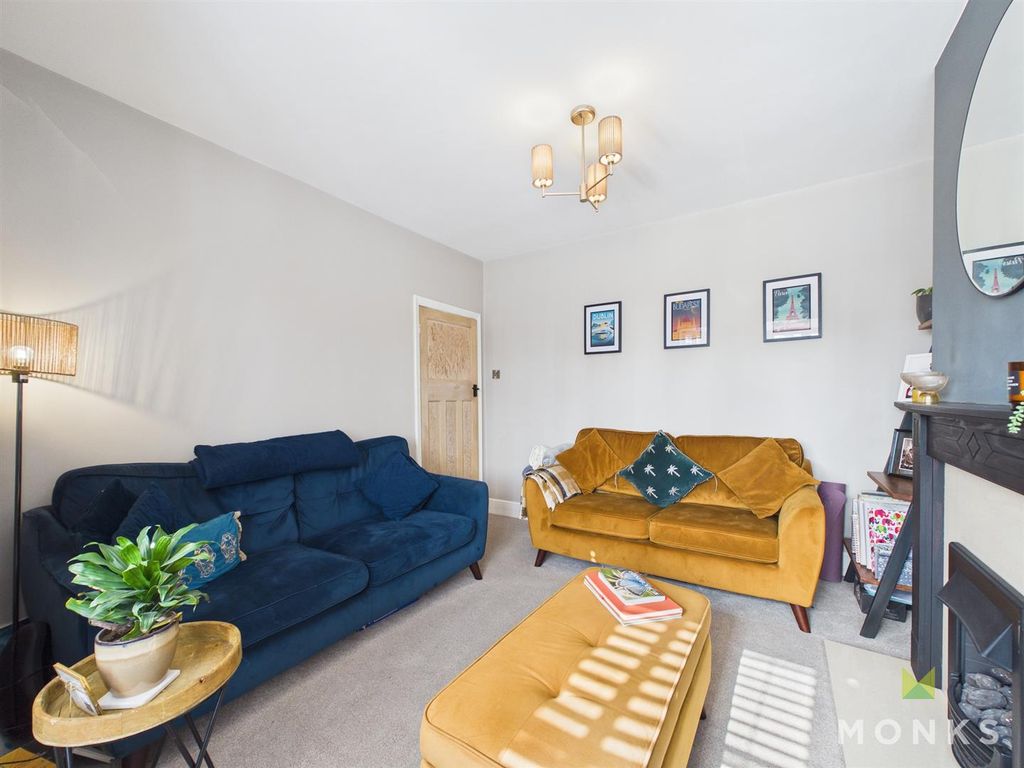 Property photo 3 of 25 Cam01520G0-Pr0341-Still042.Jpg