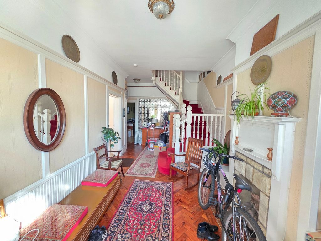 Property photo 3 of 24 Photo 9