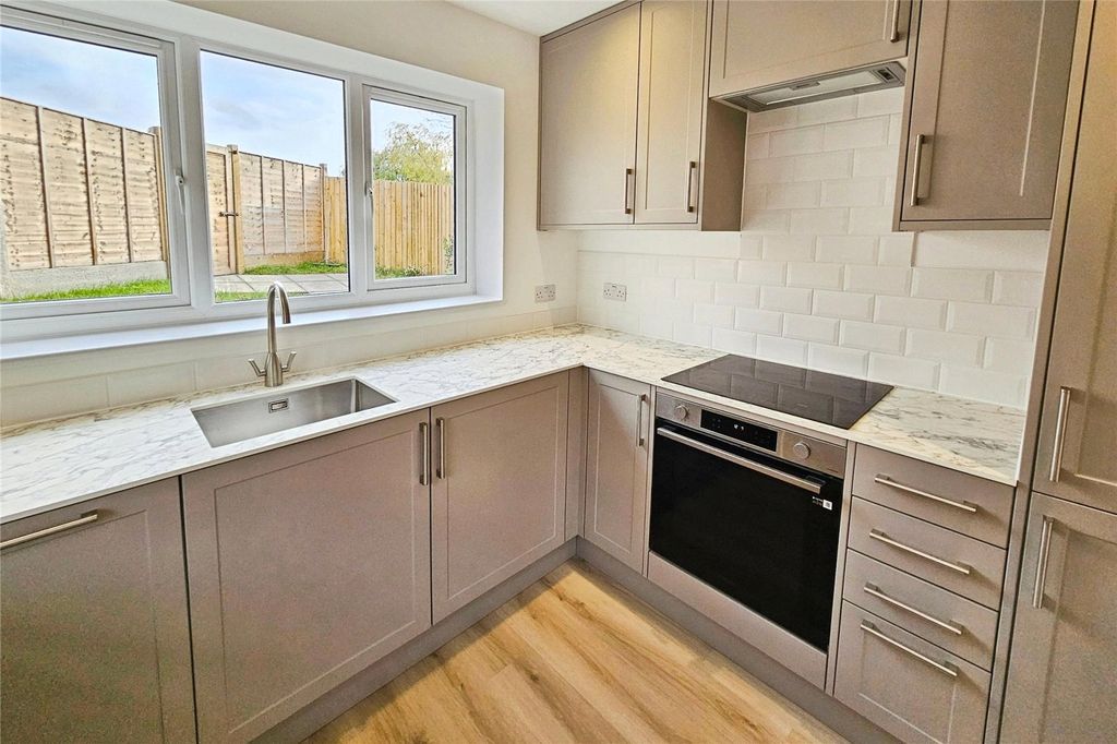 Property photo 2 of 8 Kitchen