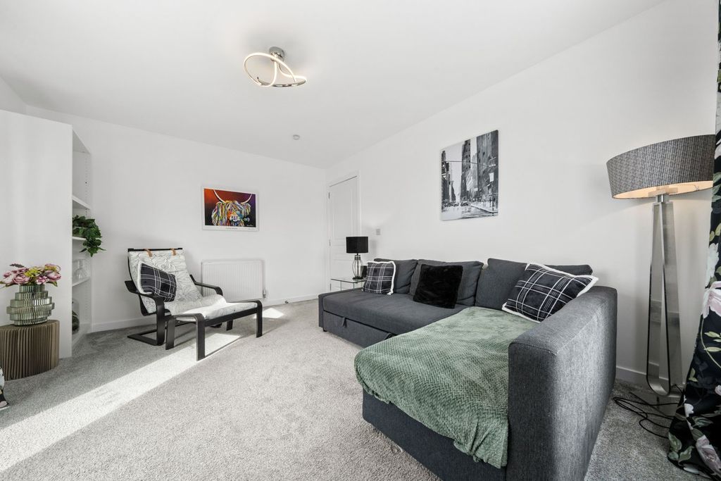 Property photo 3 of 24