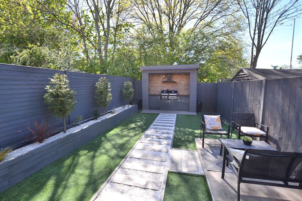 Property photo 2 of 32