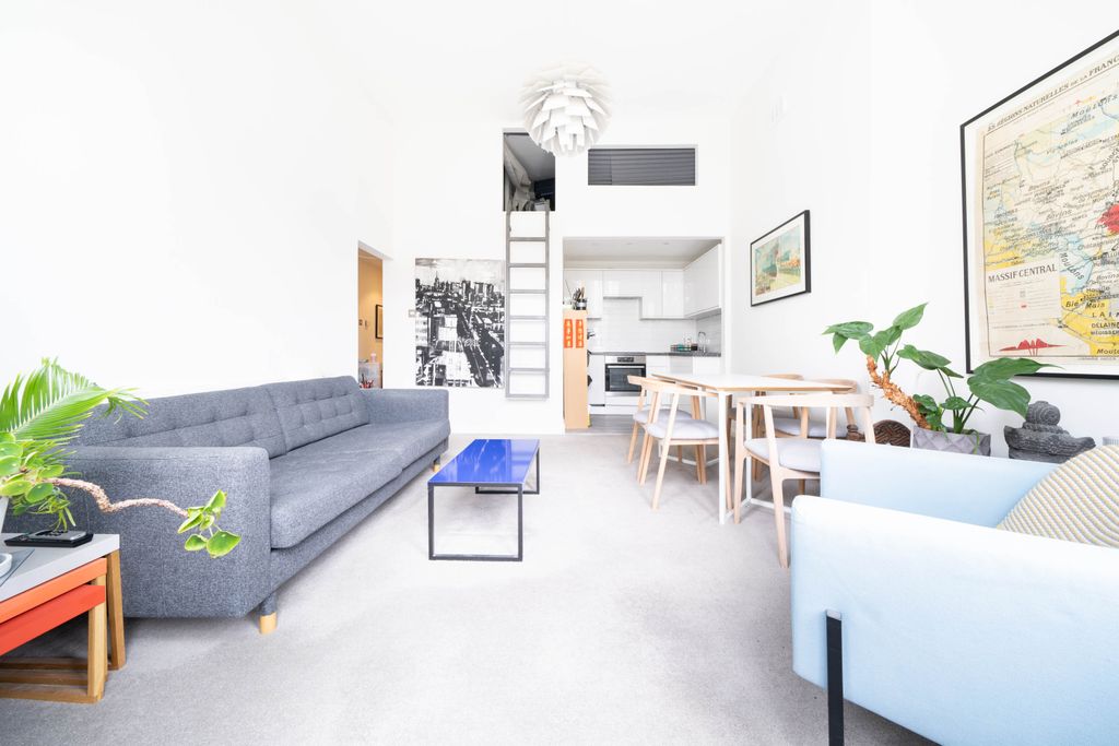 Property photo 2 of 6 Reception/Kitchen View 2