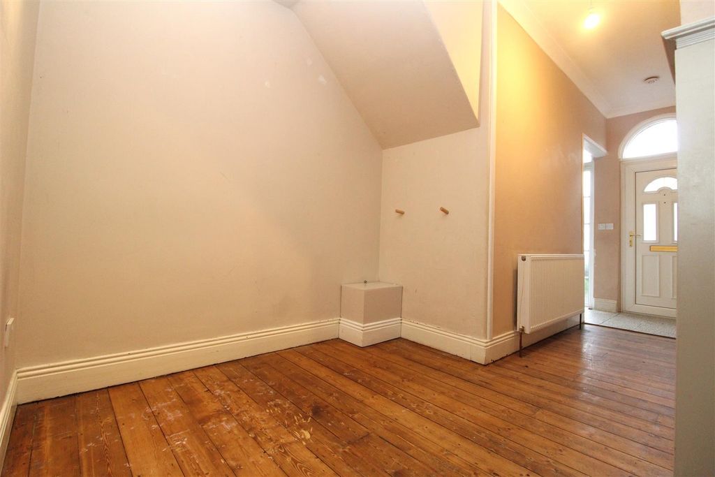 Property photo 3 of 16 Hallway