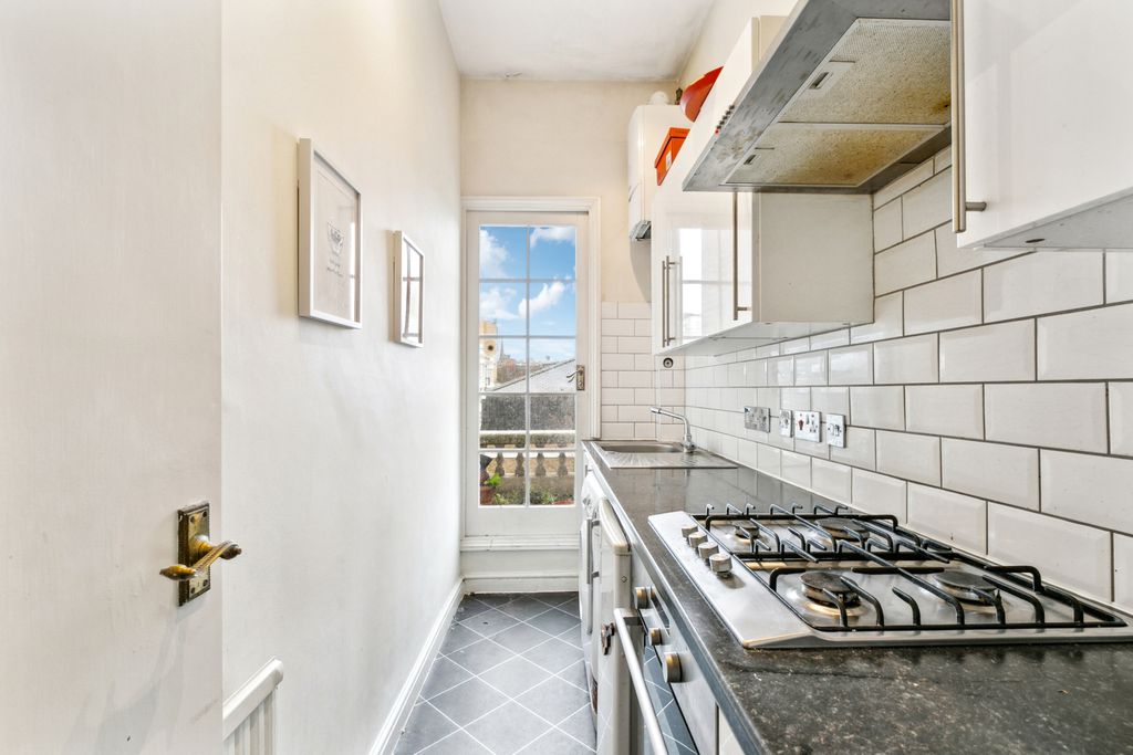 Property photo 3 of 14