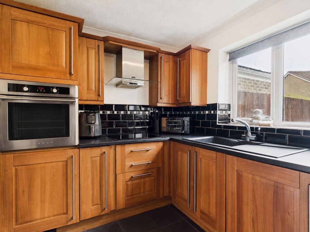 Property photo 2 of 10 Kitchen