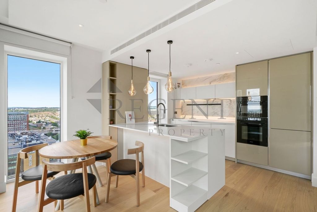 Property photo 3 of 17 Dining Area