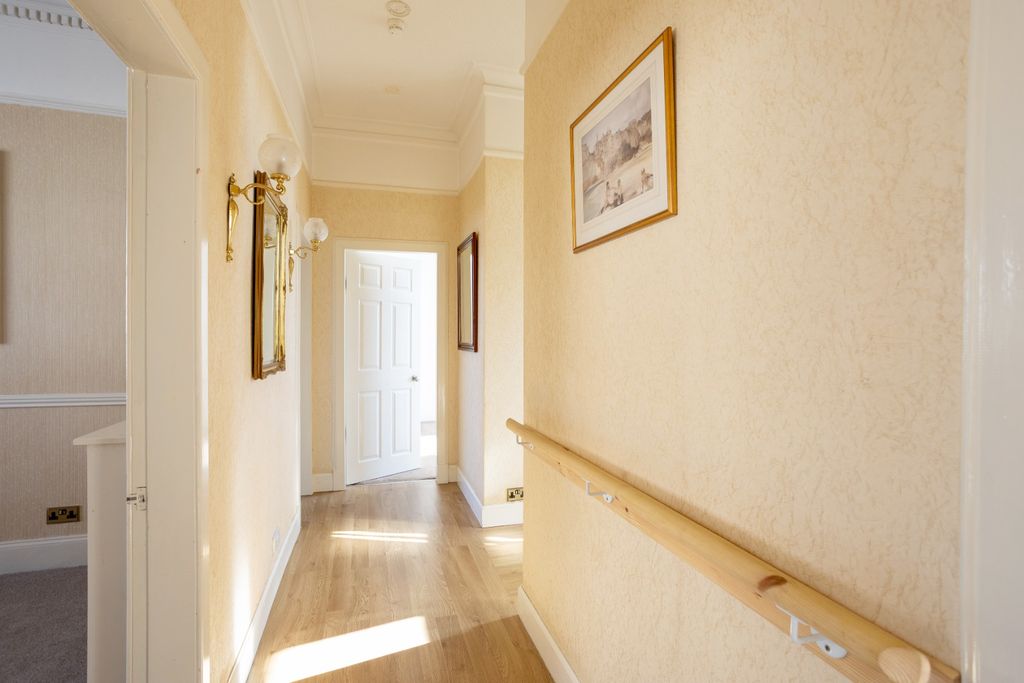 Property photo 3 of 27