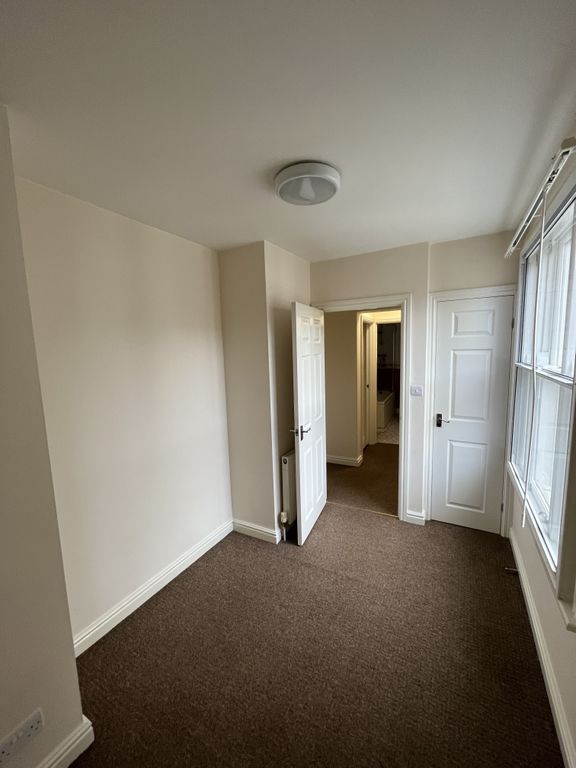 Property photo 3 of 8 Bedroom