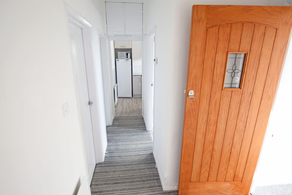 Property photo 2 of 19 Hallway 