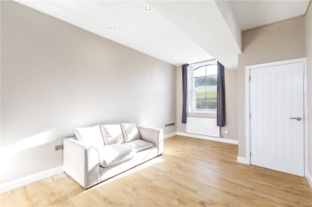 Property photo 2 of 18 Sitting Room
