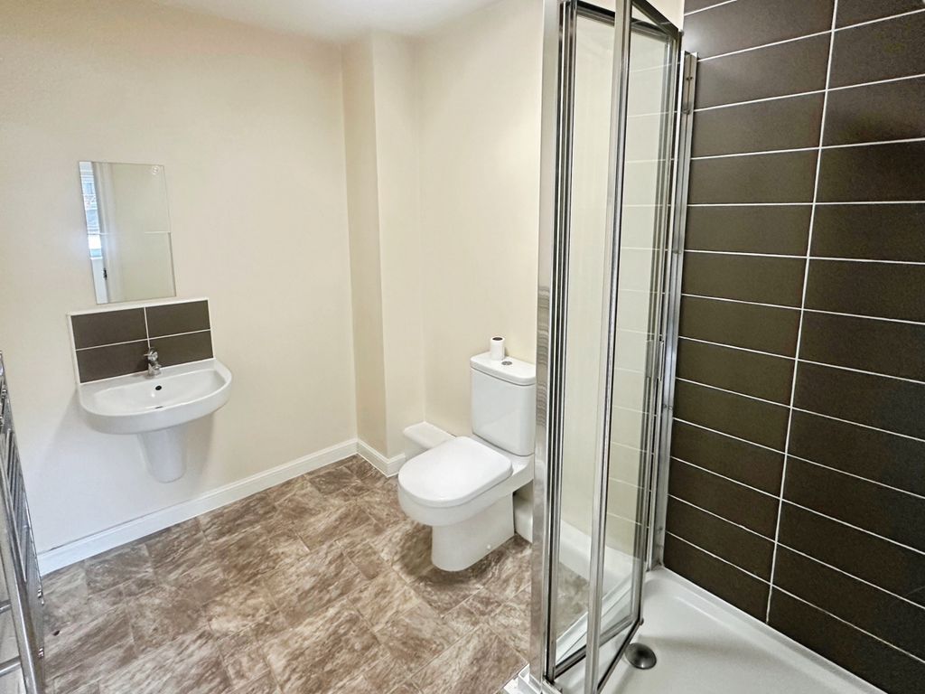 Property photo 3 of 10 En Suite
