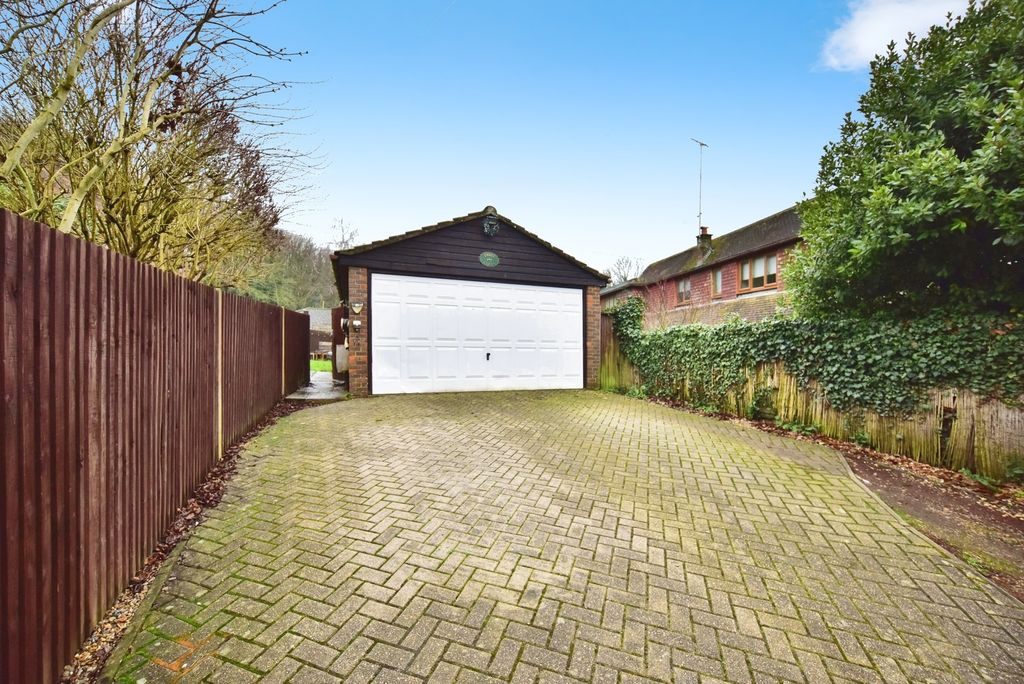 Property photo 2 of 20 Garage