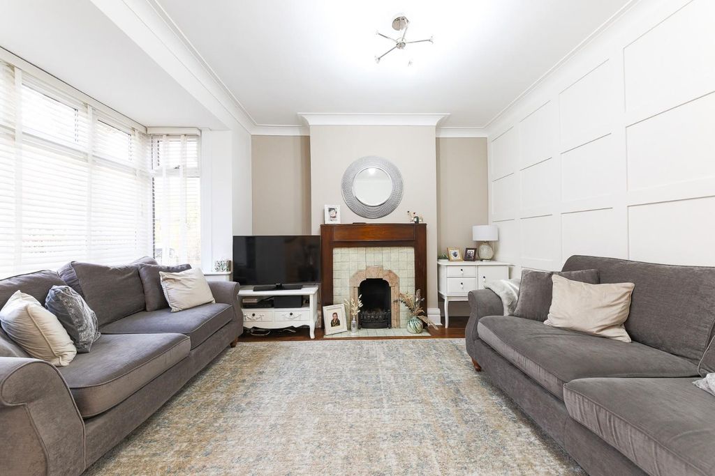 Property photo 2 of 21 Living Room