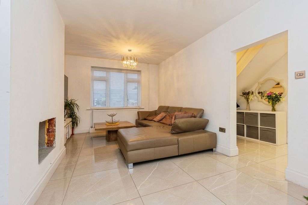 Property photo 3 of 17 Pbox-Img.Jpg