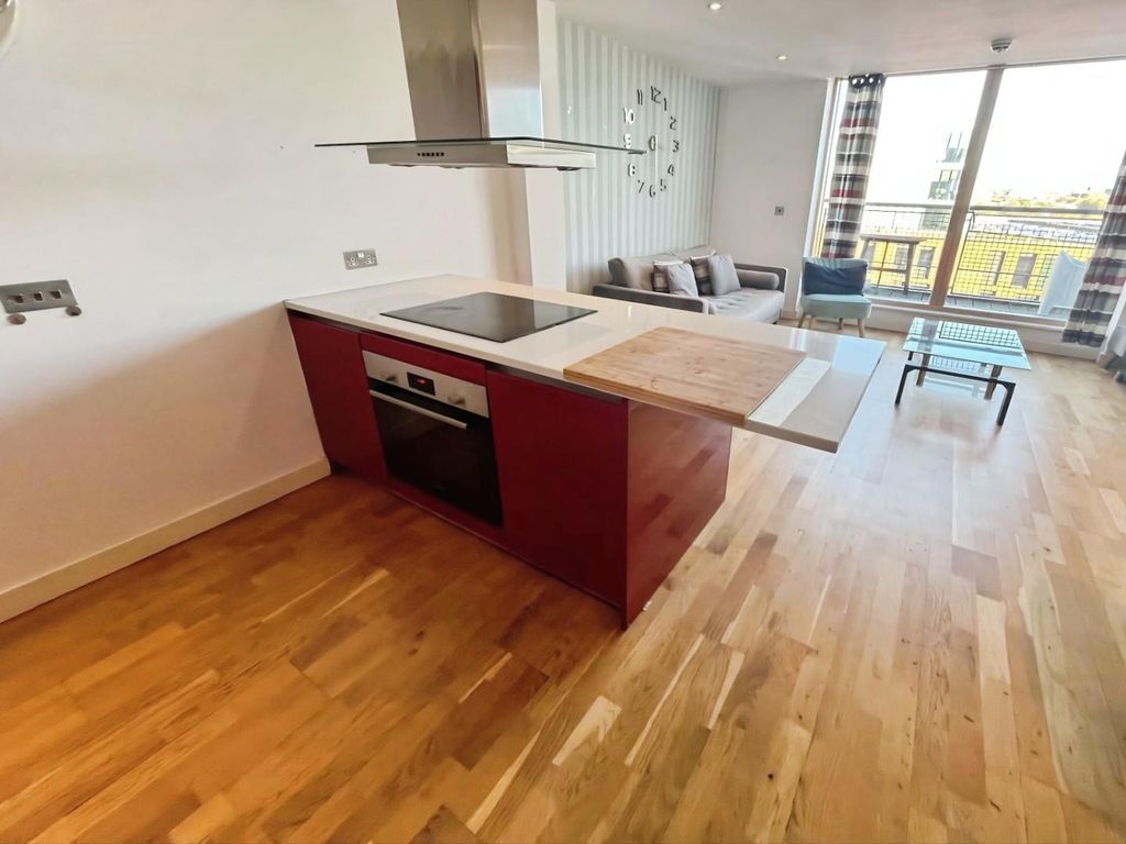 Property photo 3 of 17 Lounge