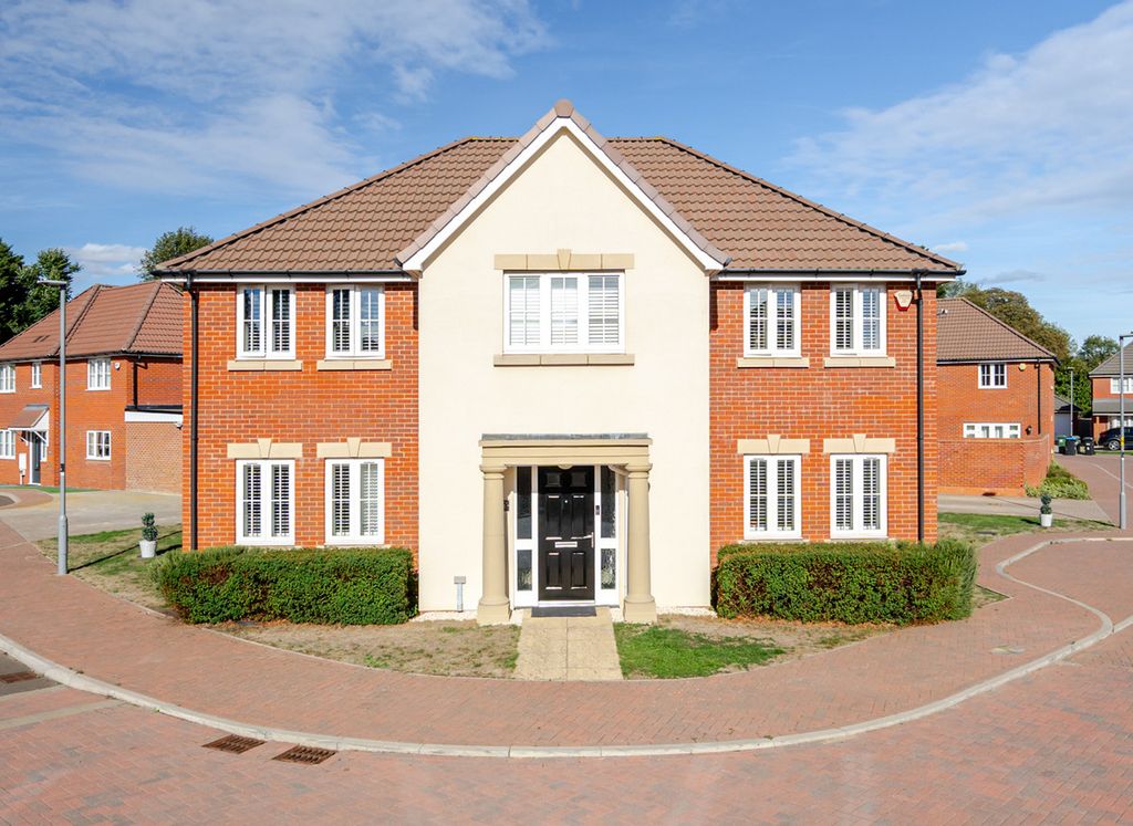 Property photo 1 of 32