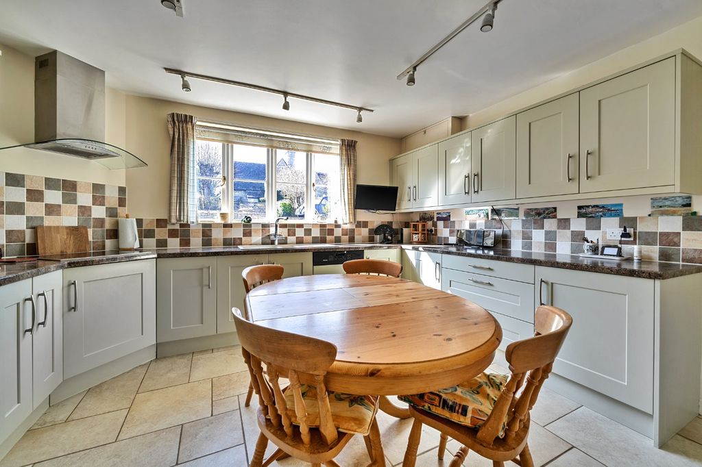 Property photo 2 of 39 Picture No. 78