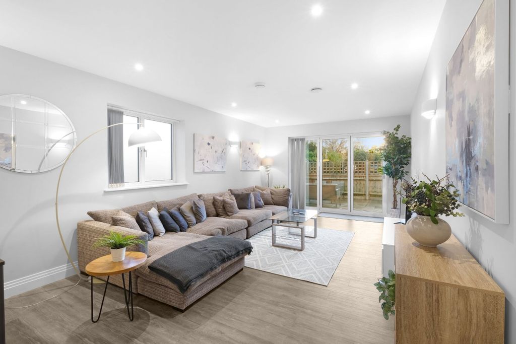 Property photo 3 of 40