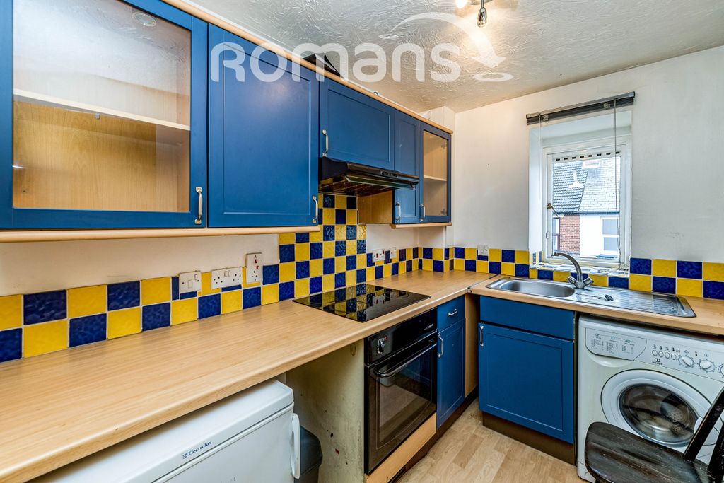 Property photo 2 of 10 Kitchen