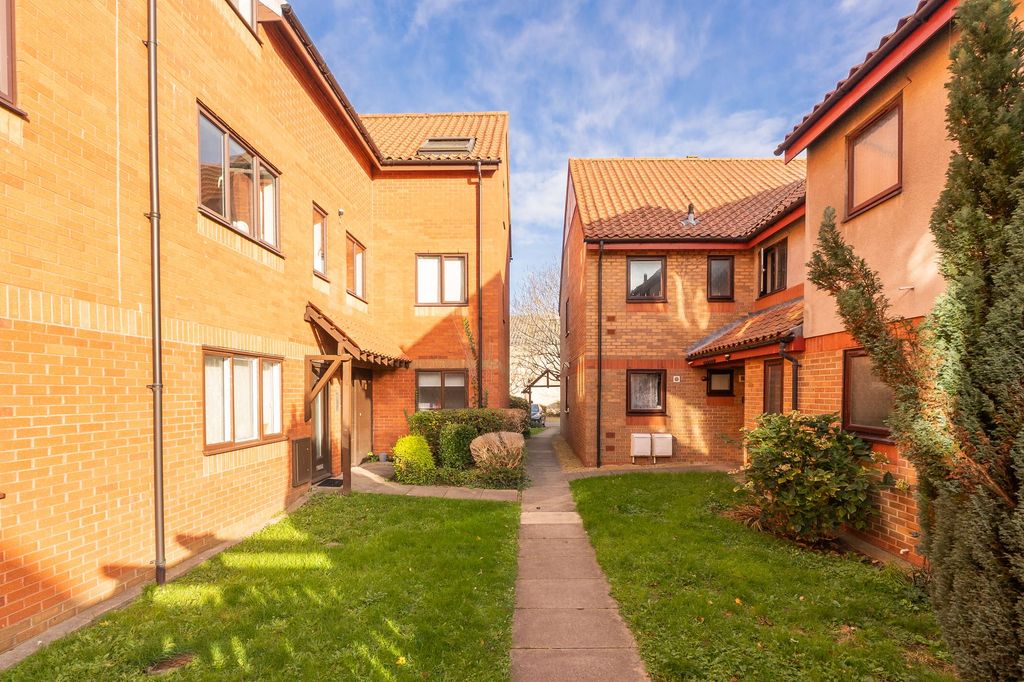 Property photo 1 of 25