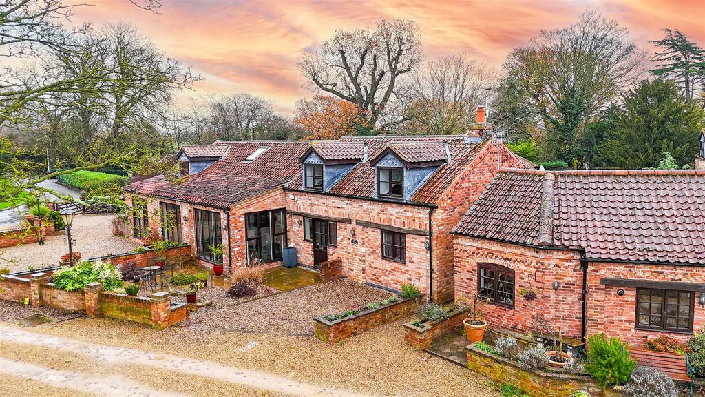 Property photo 1 of 32 12481.Jpg