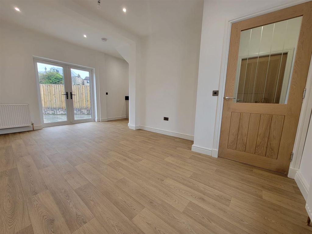 Property photo 3 of 16 Knm0076Glei Lounge, Kitchen (2).Jpg