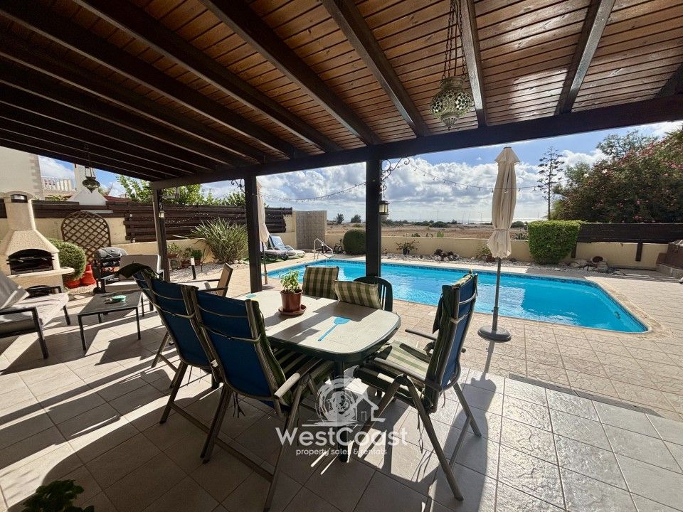 Property photo 3 of 33