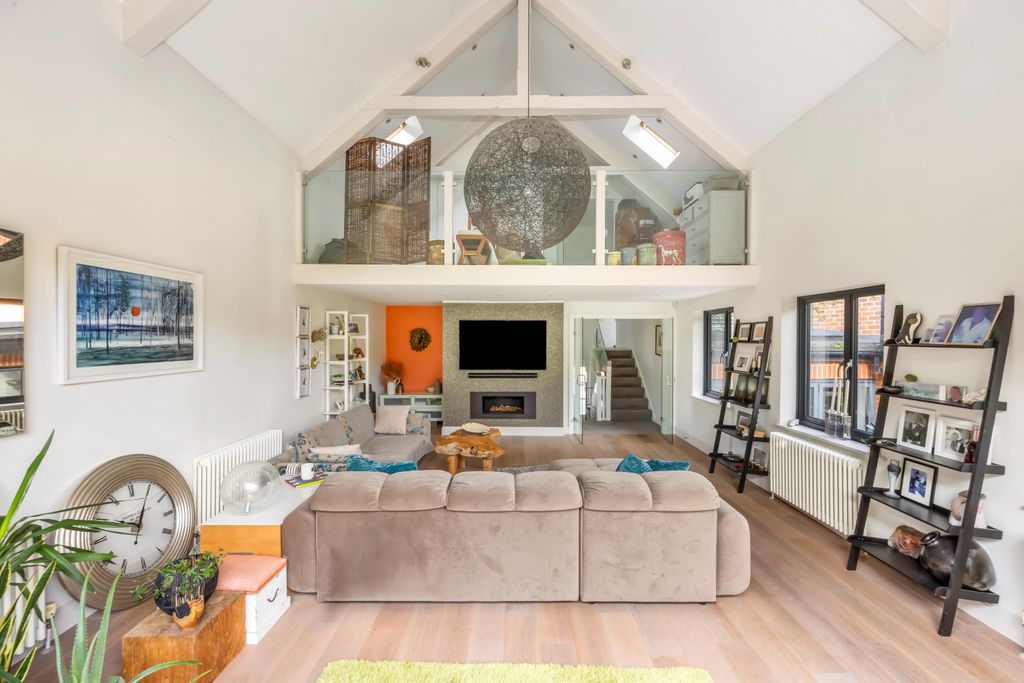 Property photo 3 of 21 Image