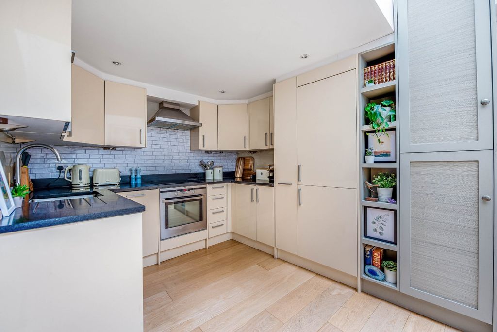 Property photo 2 of 16 Kitchen