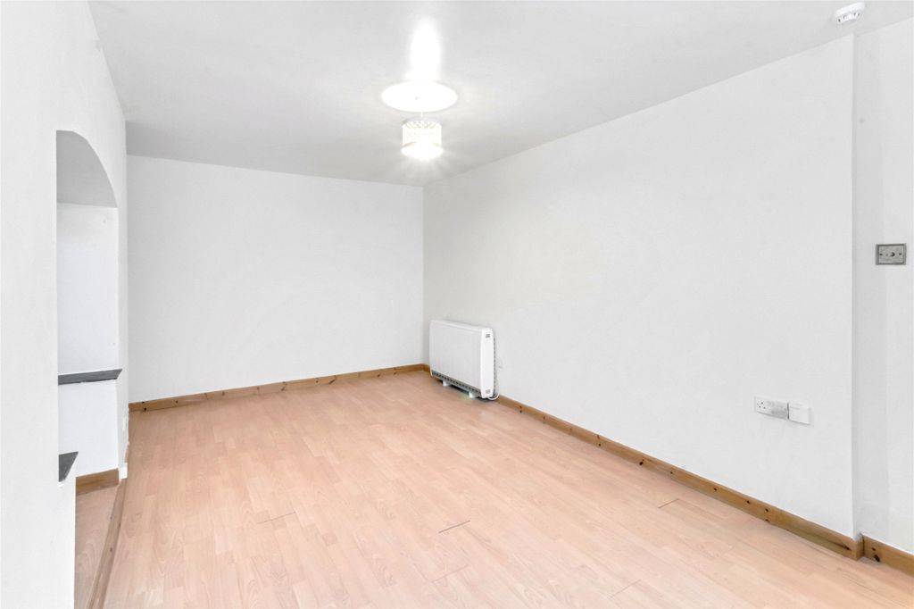 Property photo 2 of 12 2 - Picture No. 18