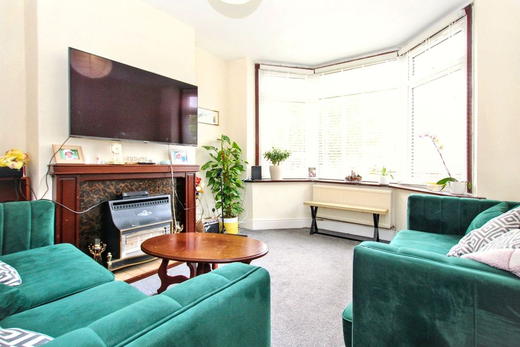 Property photo 2 of 20