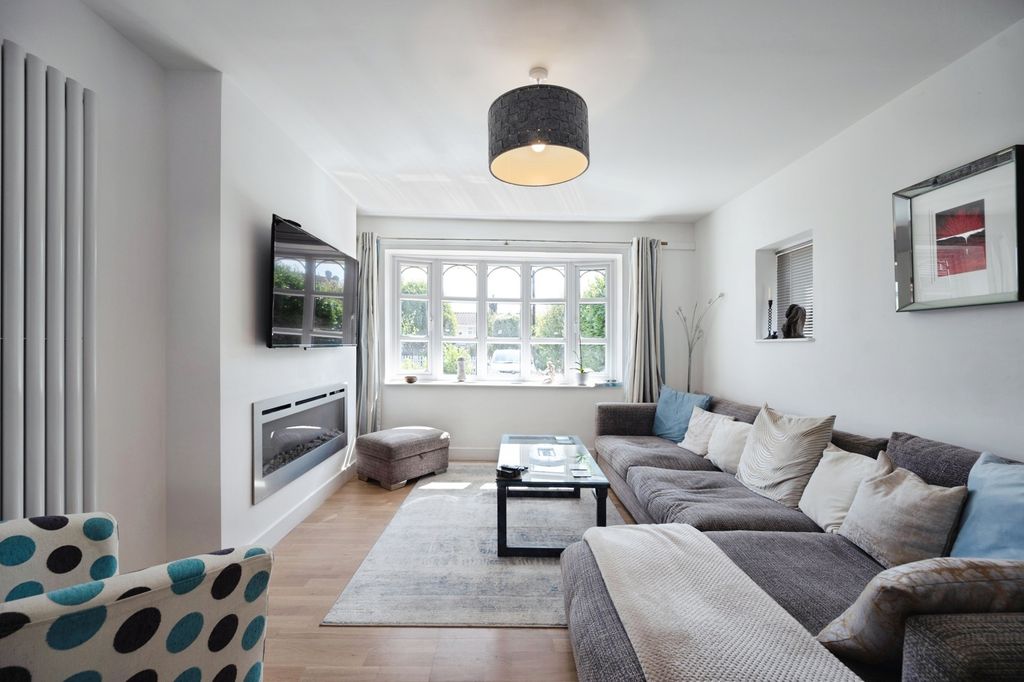 Property photo 2 of 20 Pbox-Img.Jpg