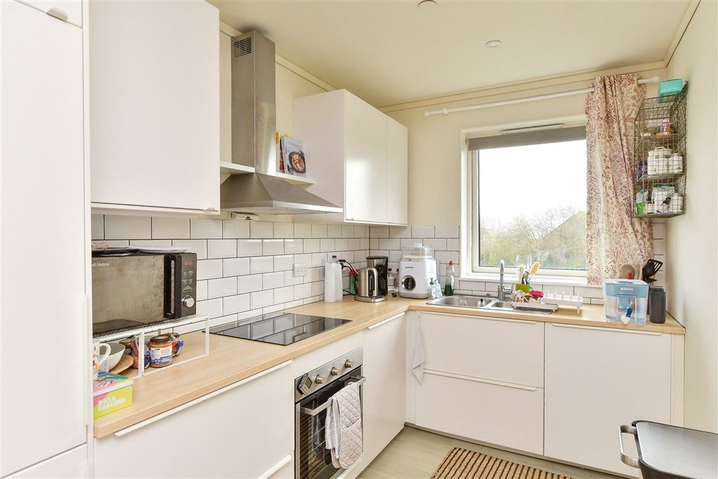 Property photo 3 of 11 Kitchen