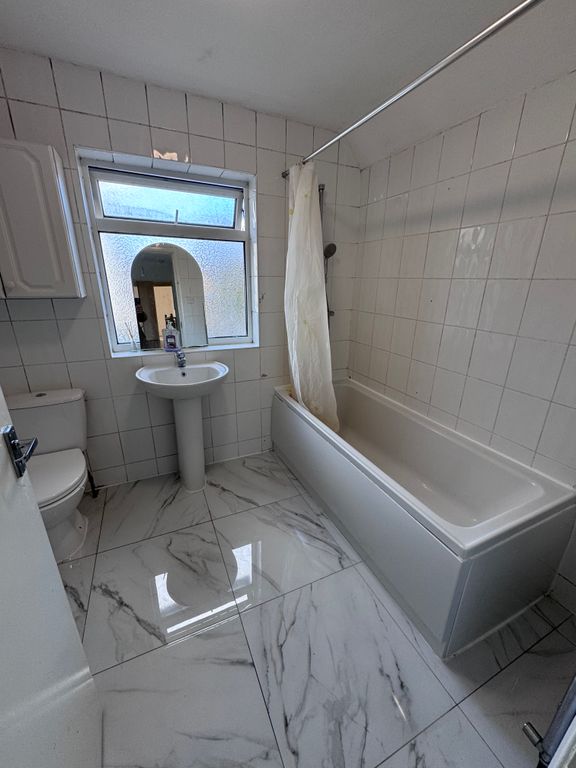 Property photo 1 of 4 Bathroom