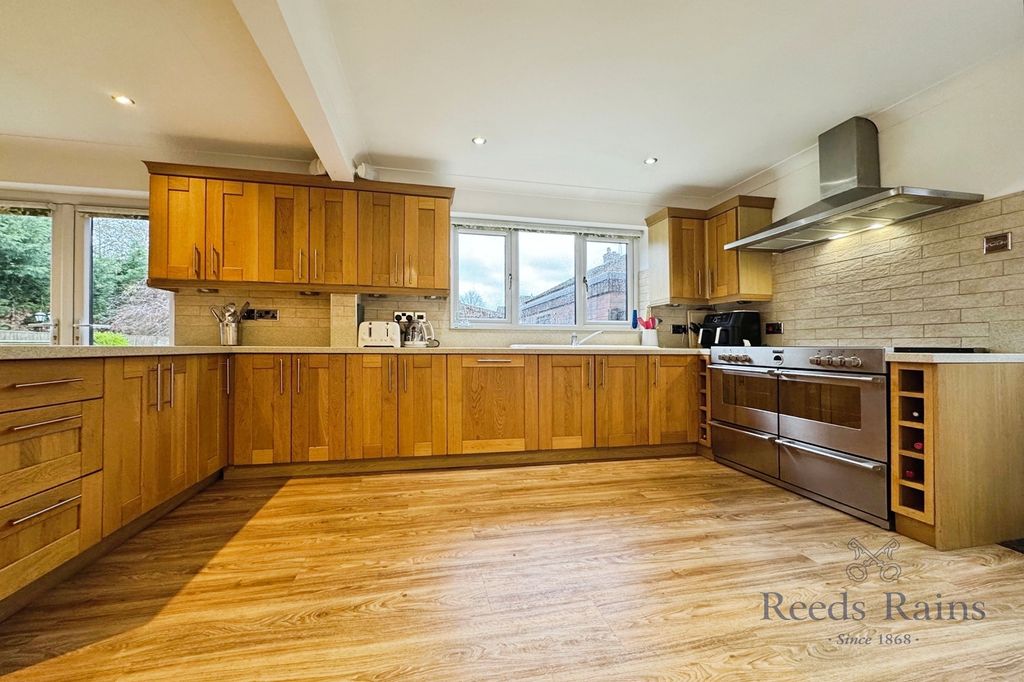 Property photo 2 of 30 Kitchen