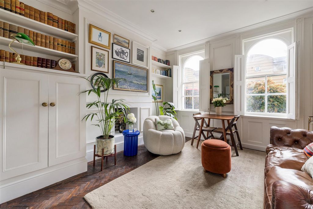 Property photo 2 of 19 Hackney Road E2