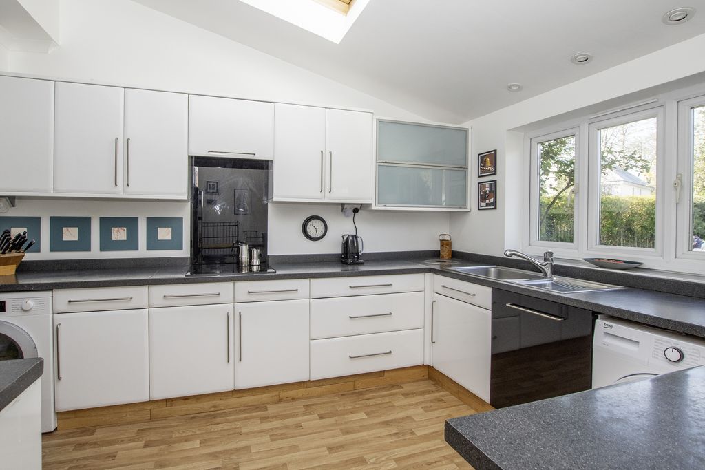 Property photo 2 of 34
