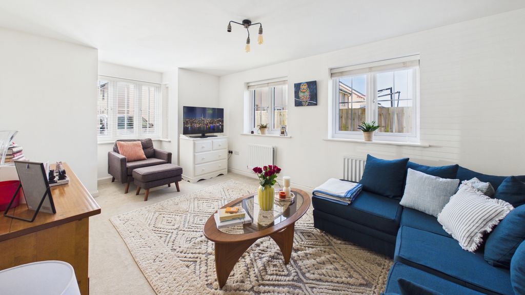 Property photo 2 of 19 Gallery