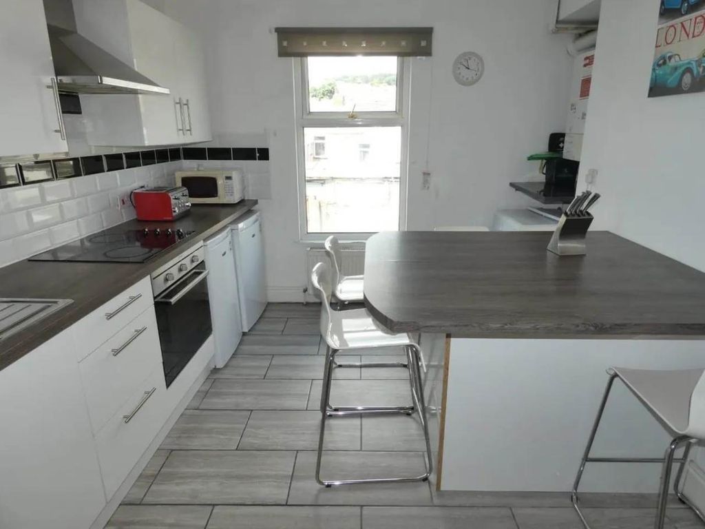 Property photo 2 of 20 026Bb34E-F979-4759-86c7-E3Dcfc1013Da