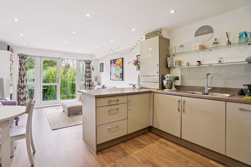 Property photo 3 of 17 Photo 13