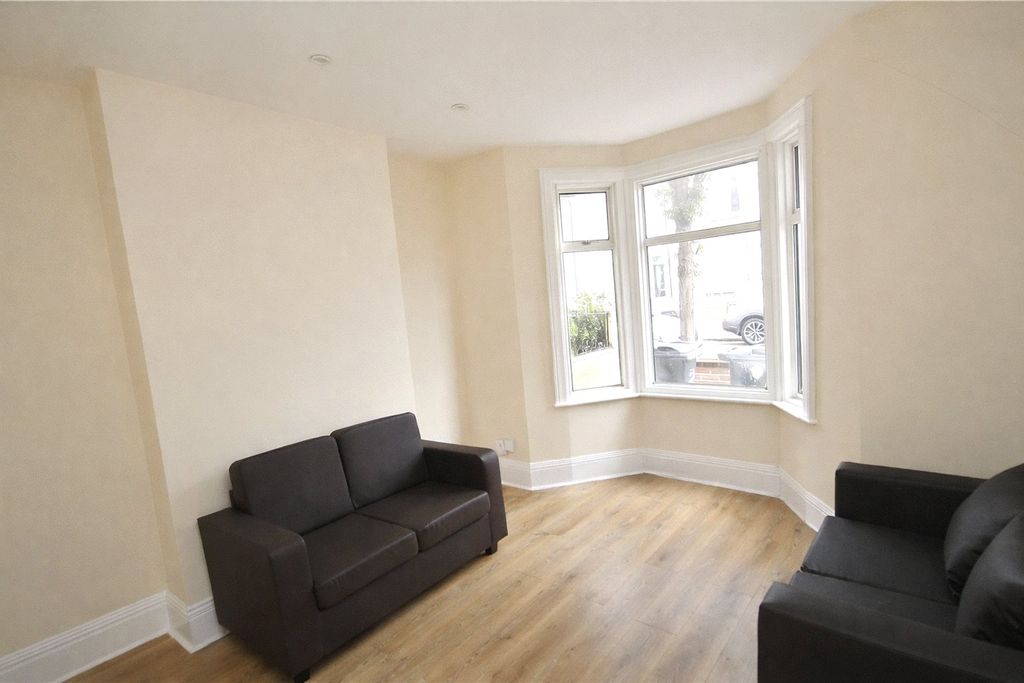 Property photo 2 of 11 Reception