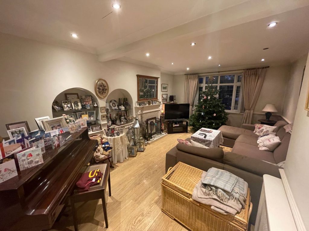 Property photo 3 of 23