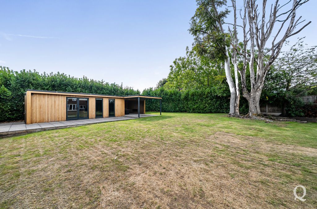 Property photo 2 of 39 Dd67B091-797A-4d6...