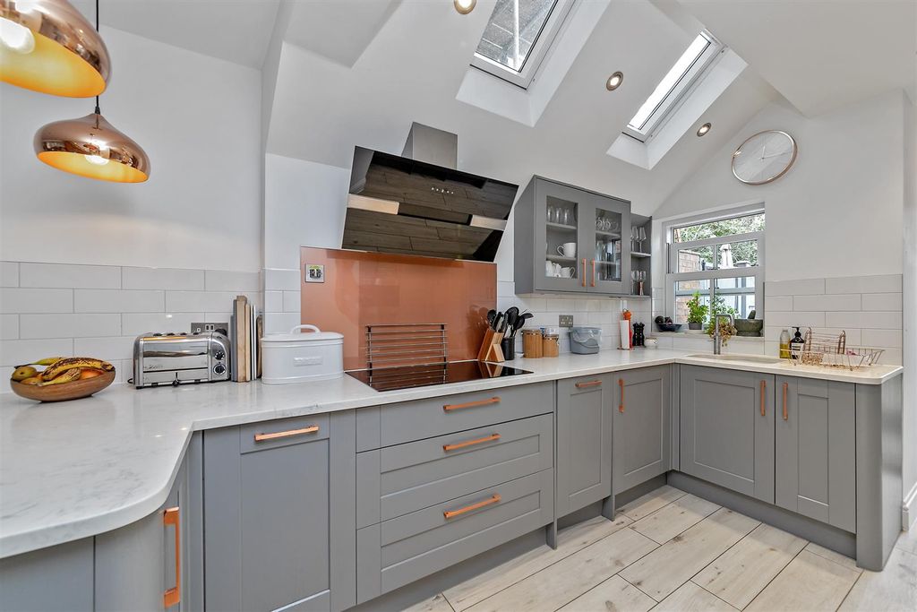 Property photo 3 of 28 24Sandridgeroad_Aug25-3.Jpg