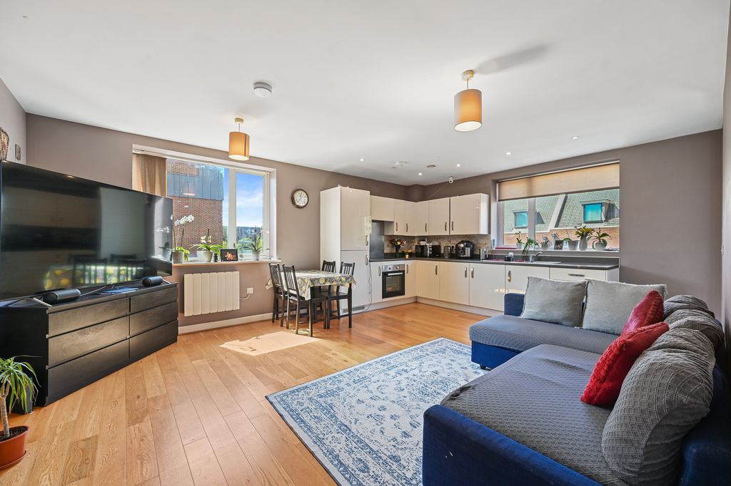 Property photo 2 of 13 9